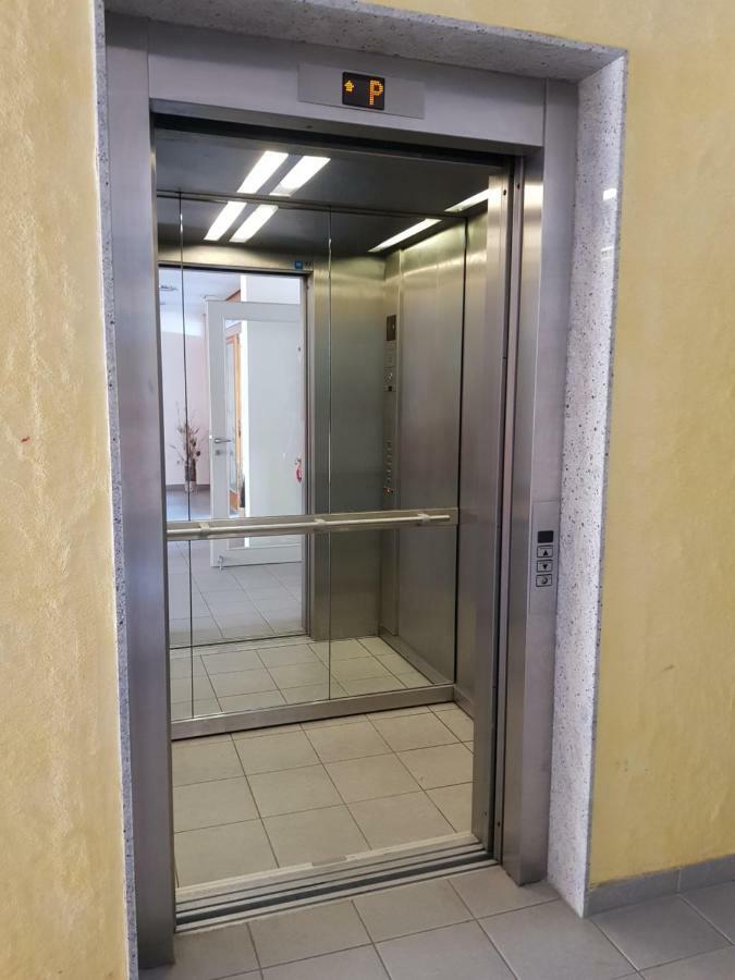 شقة Yellow Apartma كْرانْيِسكا غورا المظهر الخارجي الصورة